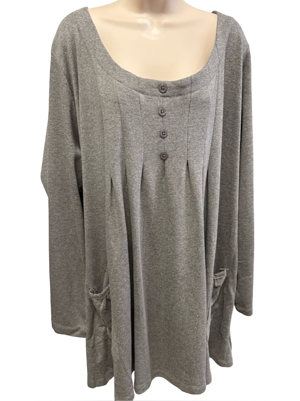 1666 / Roamans Gray Top With Pockets NWT Women’s size 4X